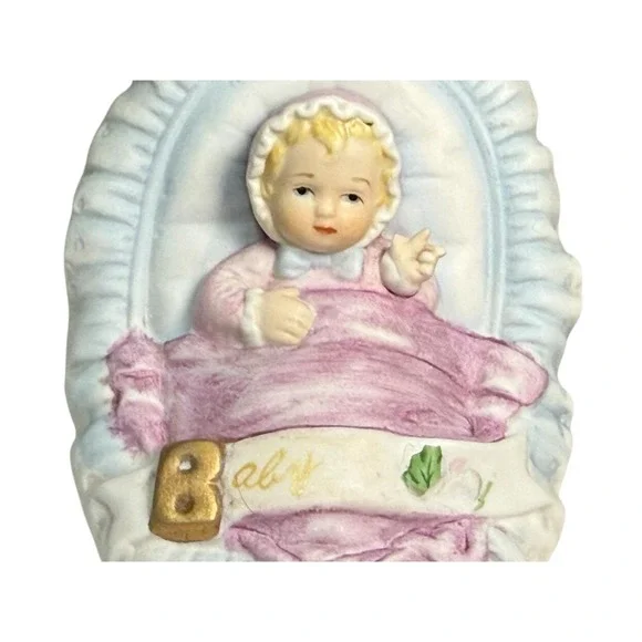 Enesco Designed Giftware Baby Figurine 1983 Pink Blanket Nursery Décor Vintage - Picture 2 of 8